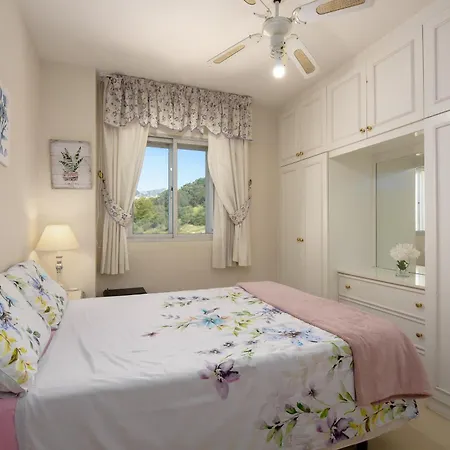 Spacious With Sea Views Apartment