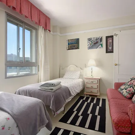 Spacious With Sea Views Apartment *